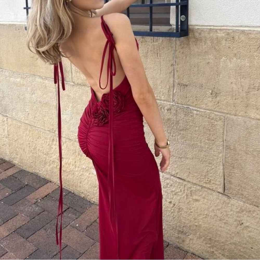 Elegant Burgundy Evening Gown - Picture 5 of 6